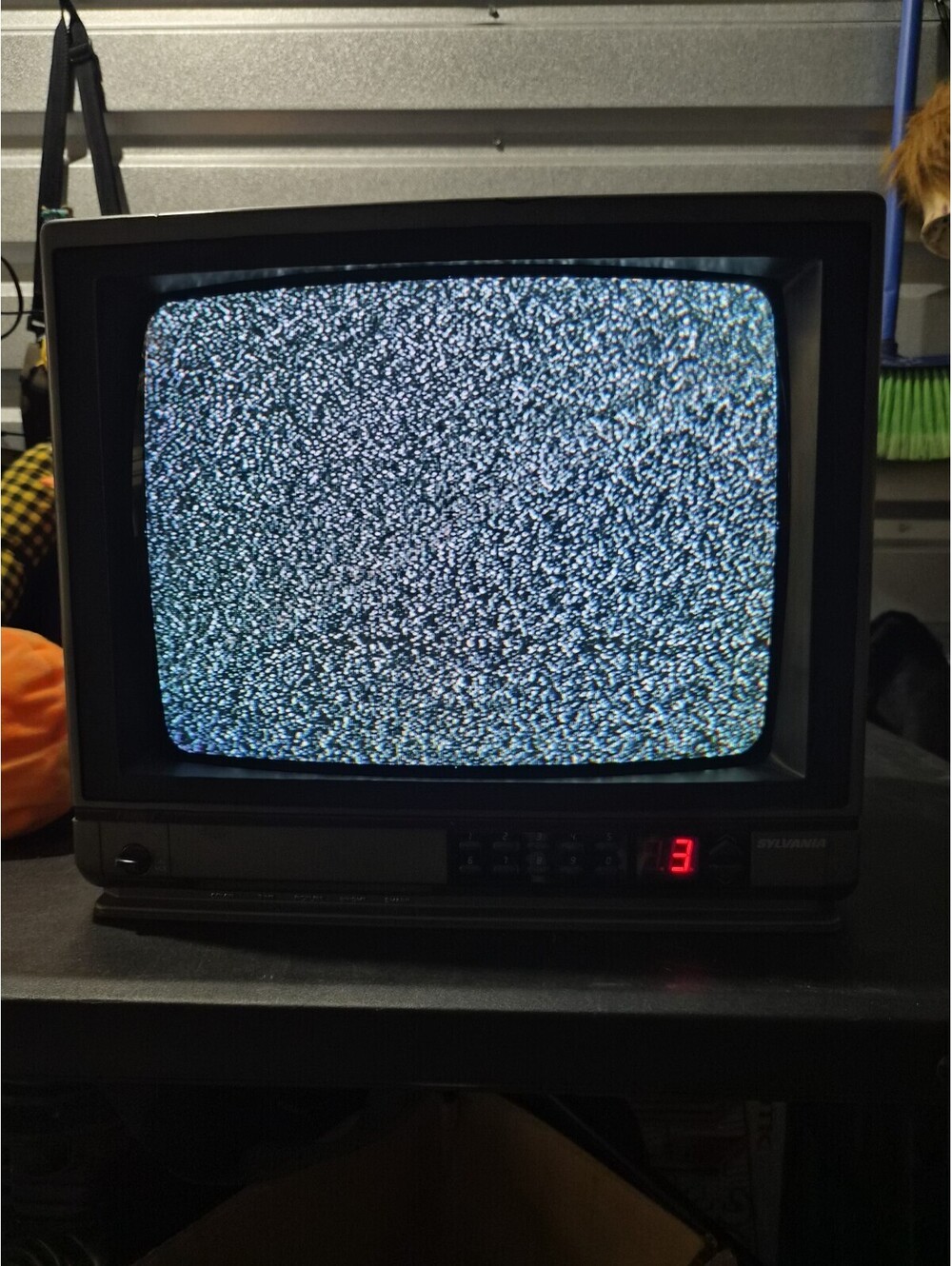Sylvania 13 Inch Tv Model #CAJ140 WA21 Wooden Vintage 1988